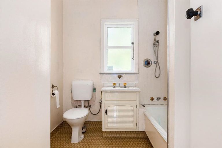 Photo of property in 4 Tainui Terrace, Tawa, Wellington, 5028