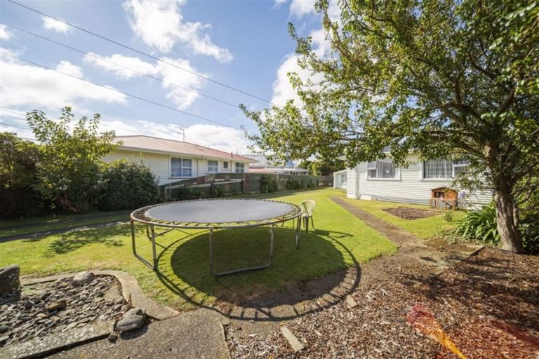 Photo of property in 9 Fyson Place, Hawera, 4610