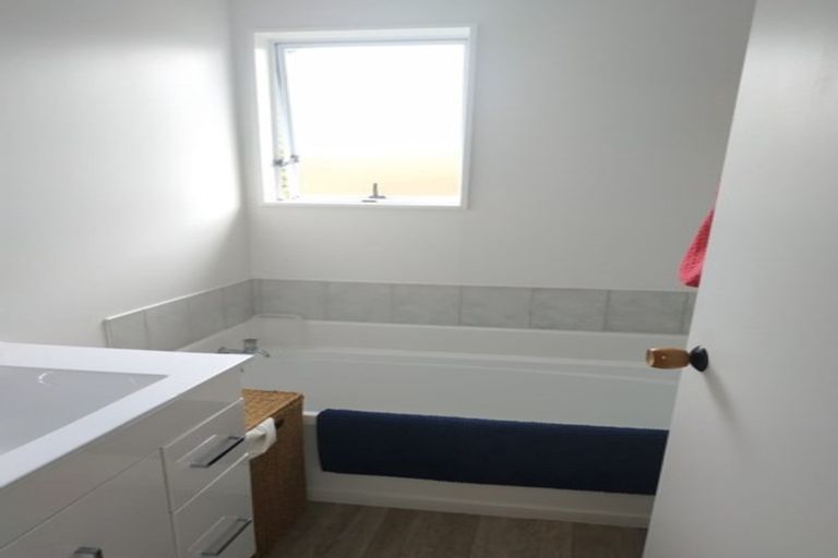 Photo of property in 2/44 Granville Drive, Massey, Auckland, 0614