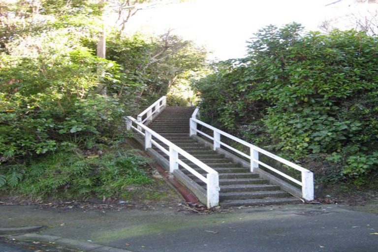 Photo of property in 18 Newcombe Crescent, Karori, Wellington, 6012