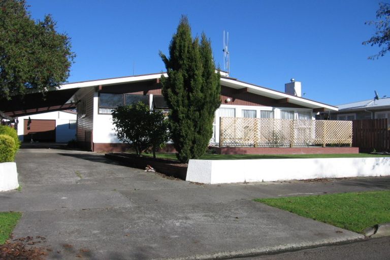 Photo of property in 24 Abraham Crescent, Milson, Palmerston North, 4414