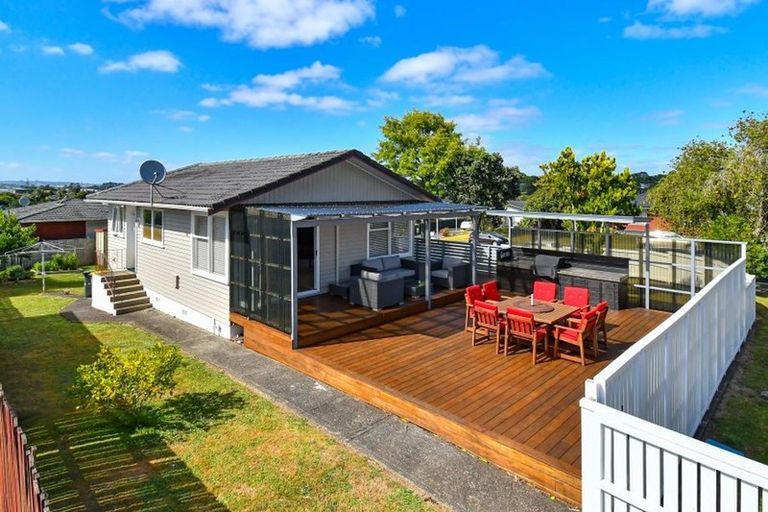 Photo of property in 2 Cheam Place, Pakuranga Heights, Auckland, 2010