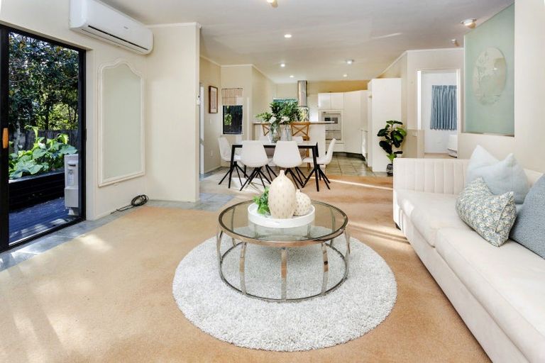 Photo of property in 2/32 Centorian Drive, Windsor Park, Auckland, 0632