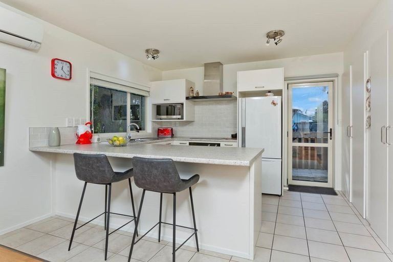 Photo of property in 164a Sunnynook Road, Sunnynook, Auckland, 0620