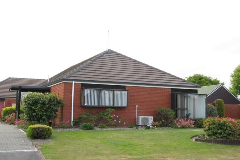 Photo of property in 2/5 Glenburn Place, Avonhead, Christchurch, 8042