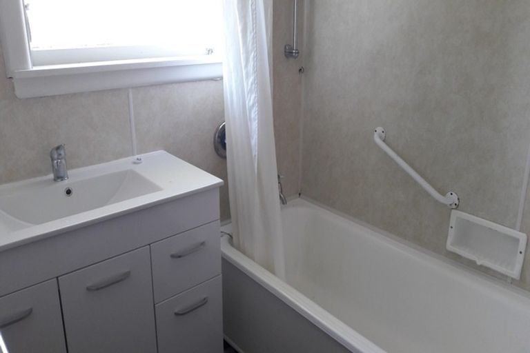 Photo of property in 2/124 Brookside Terrace, Bryndwr, Christchurch, 8053