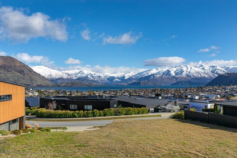 Photo of property in 15 The Heights Avenue, Wanaka, 9305