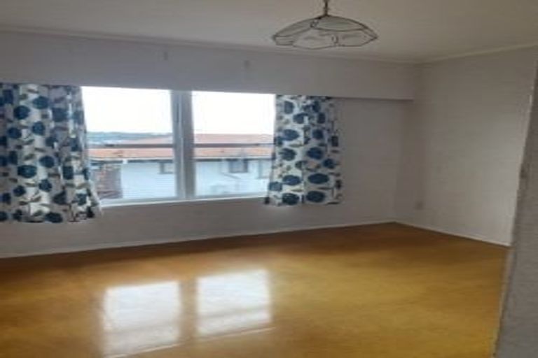 Photo of property in 2/176 Archers Road, Glenfield, Auckland, 0629