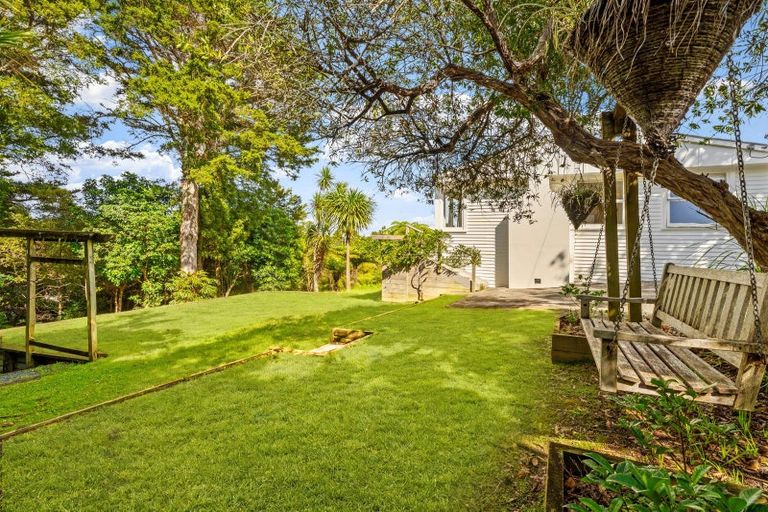 Photo of property in 16 Grand View Road, Leigh, 0985