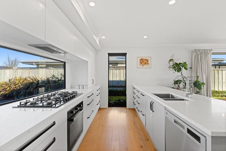 Photo of property in 33 Te Hurunui Drive, Pegasus, 7612