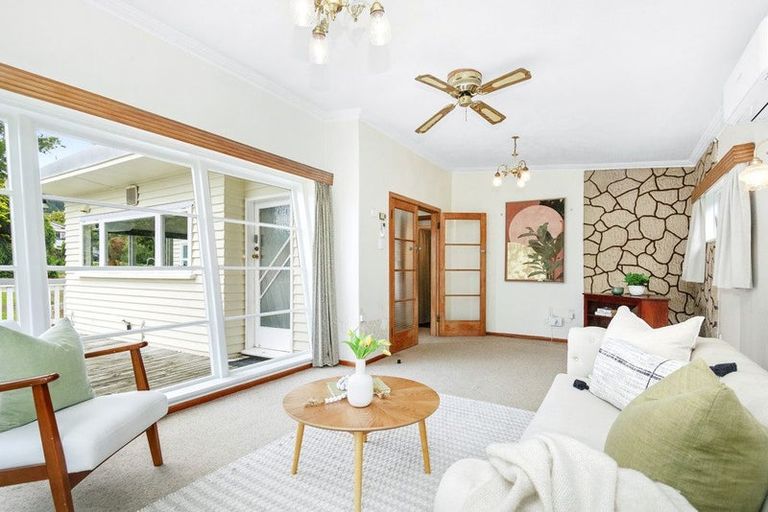 Photo of property in 13 Bell Street, Tawa, Wellington, 5028