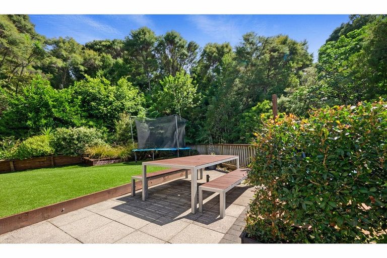Photo of property in 29 Kate Sheppard Avenue, Torbay, Auckland, 0630