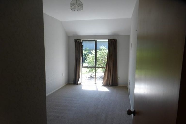 Photo of property in 76b Maidstone Road, Ilam, Christchurch, 8041