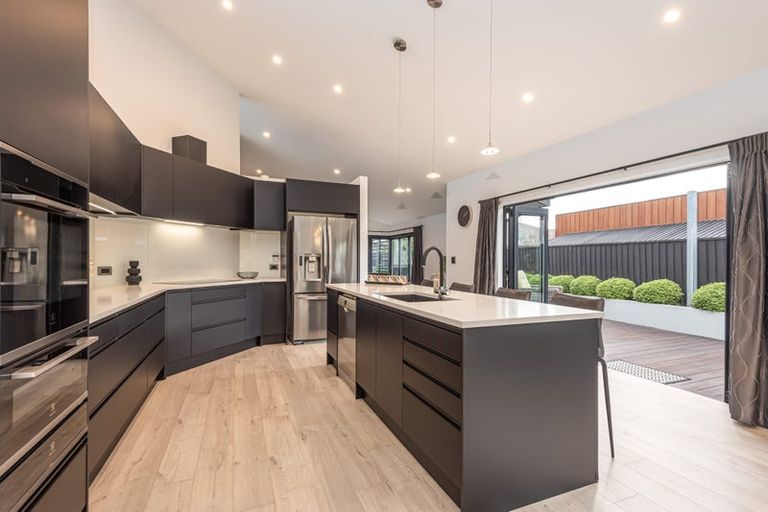 Photo of property in 14 Willowview Drive, Redwood, Christchurch, 8051