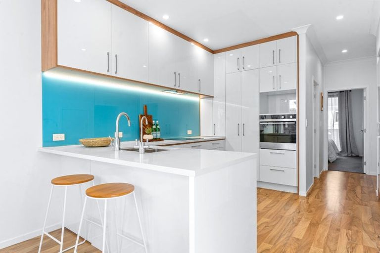 Photo of property in 11f Clearwater Cove, West Harbour, Auckland, 0618