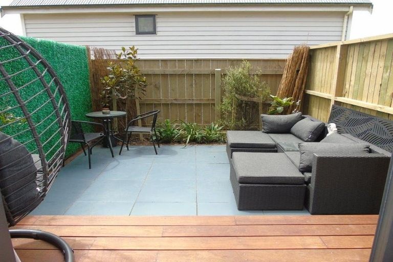 Photo of property in 3/62 Spenmoor Street, Newlands, Wellington, 6037