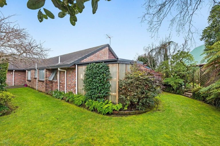 Photo of property in 35 Manu Crescent, Upper Vogeltown, New Plymouth, 4310