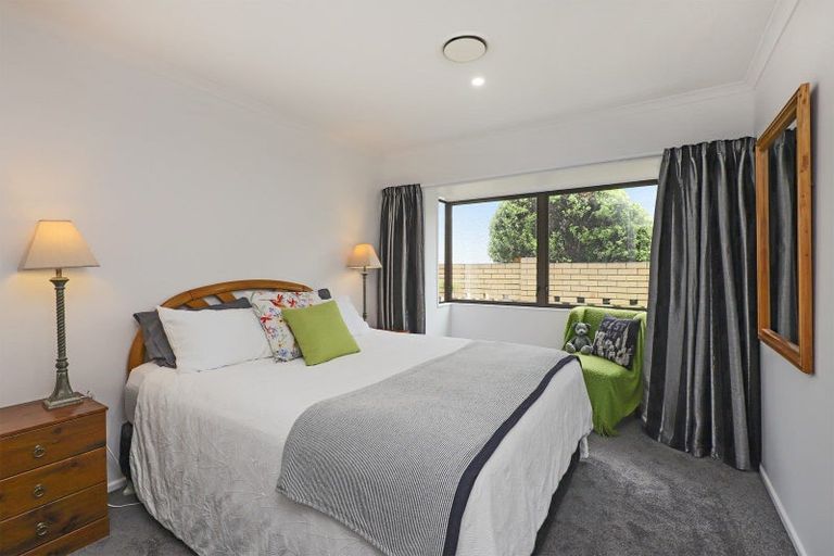 Photo of property in 3 Kensington Drive, Taradale, Napier, 4112