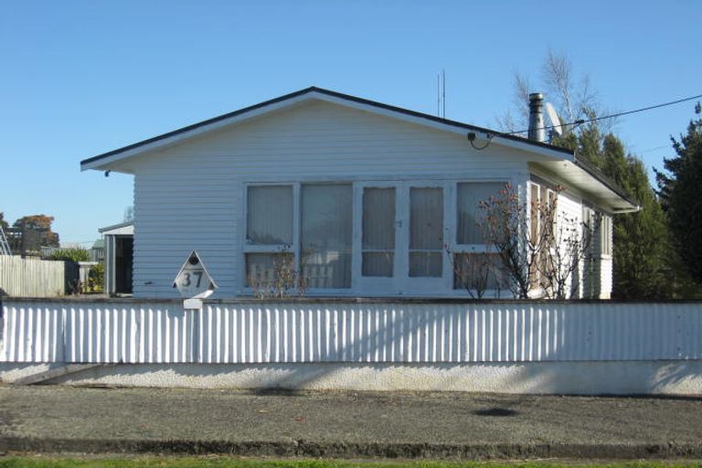 Photo of property in 37 Costley Street, Carterton, 5713