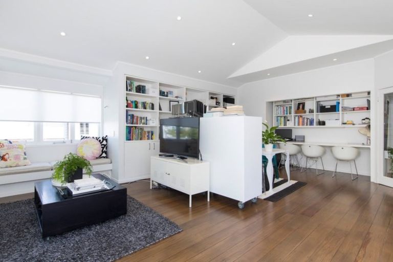 Photo of property in 19 Martin Avenue, Beckenham, Christchurch, 8023