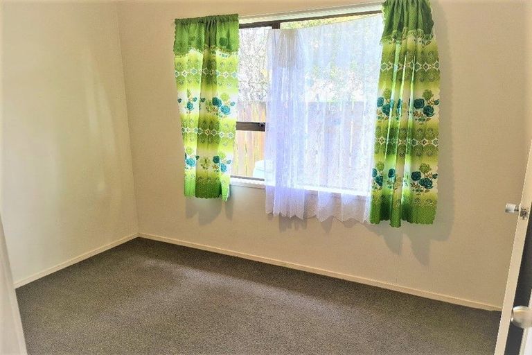Photo of property in 28 Beauchamp Drive, Massey, Auckland, 0614