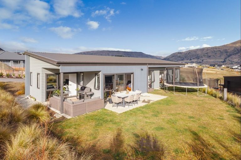 Photo of property in 2 Barclay Place, Wanaka, 9305