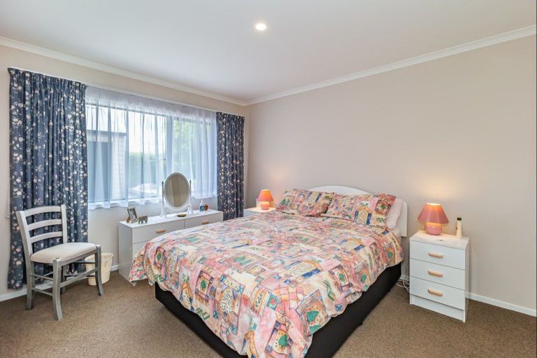 Photo of property in 2 Ivy Lane, Ohau, Levin, 5570