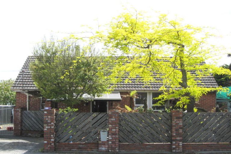 Photo of property in 42 Momorangi Crescent, Redwood, Christchurch, 8051