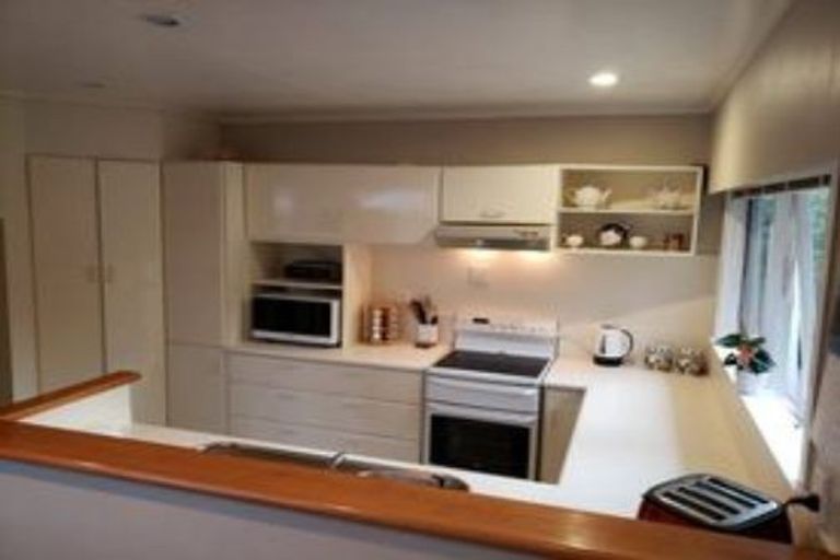 Photo of property in 88 Chivalry Road, Glenfield, Auckland, 0629