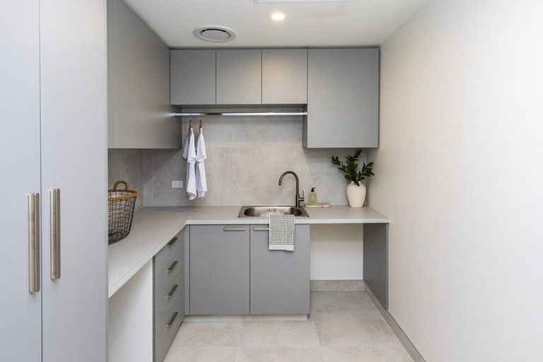 Photo of property in 8 Flowers Lane, Cracroft, Christchurch, 8022