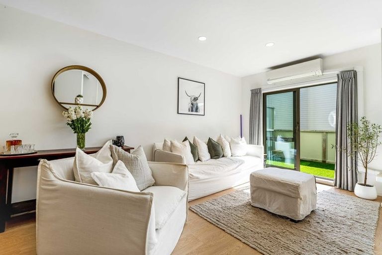 Photo of property in Providence Of Eden, 4/21 Hunters Drive, Three Kings, Auckland, 1024