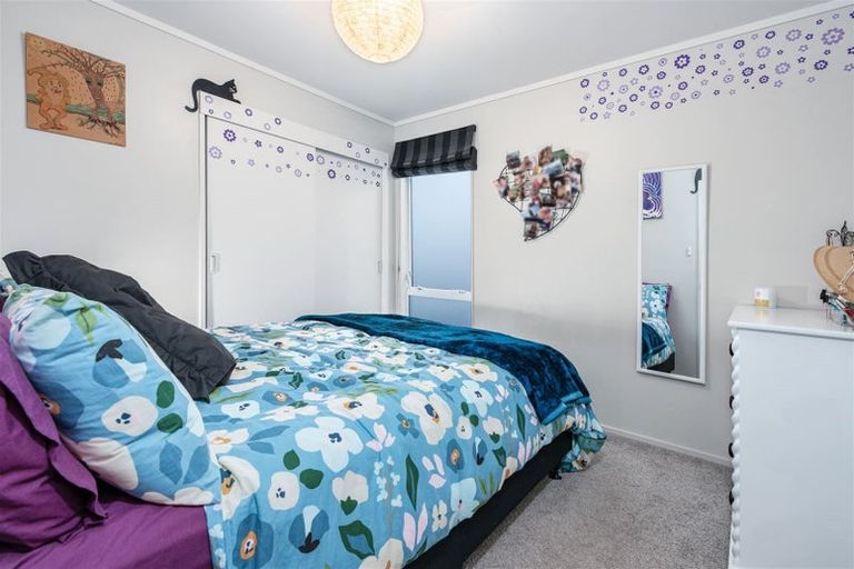 Photo of property in 1/20 Kirby Street, Glendene, Auckland, 0602