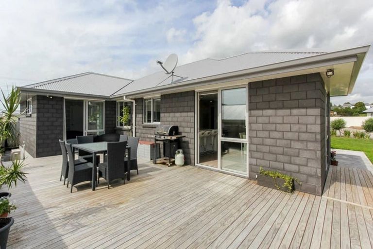Photo of property in 2 Rayner Way, Glen Avon, New Plymouth, 4312