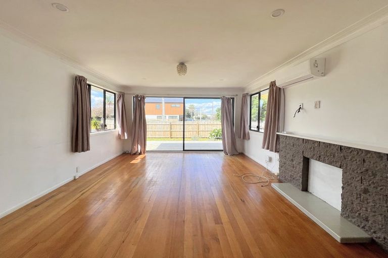 Photo of property in 11 Tiraumea Drive, Pakuranga, Auckland, 2010