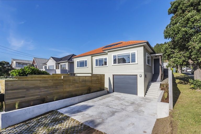 Photo of property in 16 Burnham Street, Seatoun, Wellington, 6022