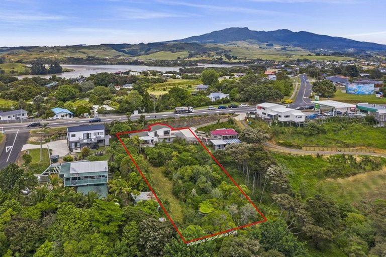 Photo of property in 8 Main Road, Raglan, 3225
