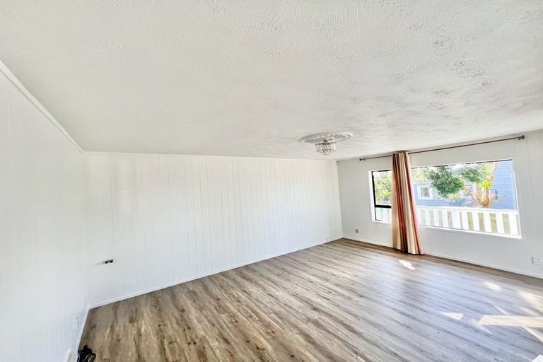 Photo of property in 2/260 Sunset Road, Windsor Park, Auckland, 0632