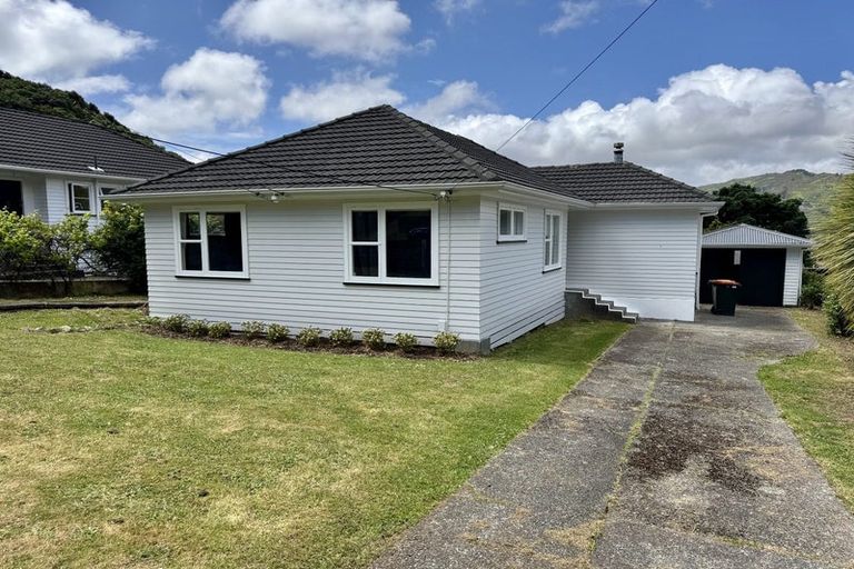 Photo of property in 5 Reid Road, Wainuiomata, Lower Hutt, 5014