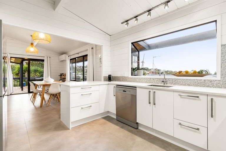 Photo of property in 32 Mcdowell Crescent, Hillcrest, Auckland, 0627