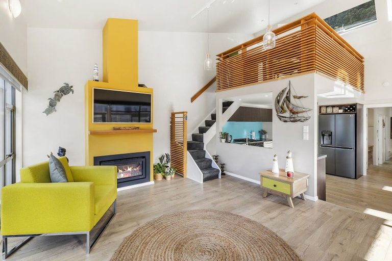 Photo of property in 118 Breaker Bay Road, Breaker Bay, Wellington, 6022