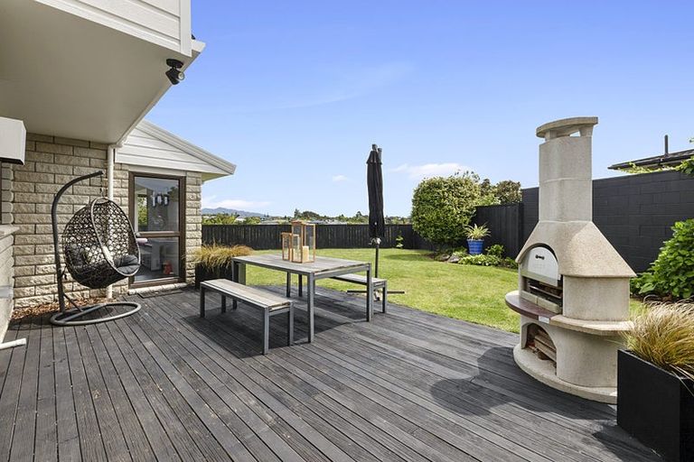 Photo of property in 13 Tamati Place, Merrilands, New Plymouth, 4312