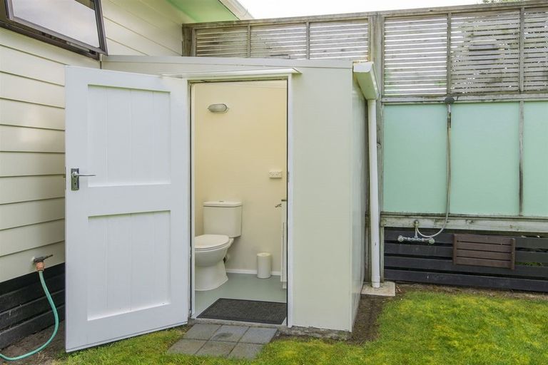 Photo of property in 2 Sand Dune Grove, Waikawa Beach, Levin, 5573