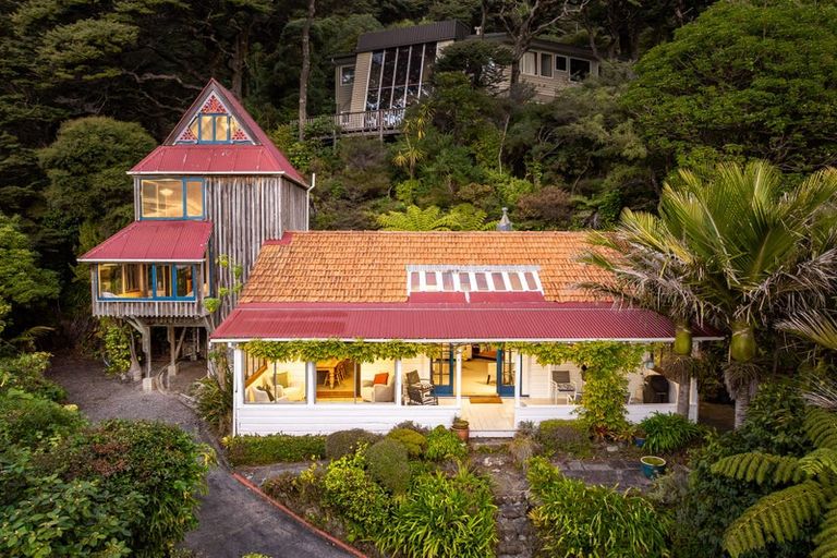 Photo of property in 3 Huia Road, Days Bay, Lower Hutt, 5013