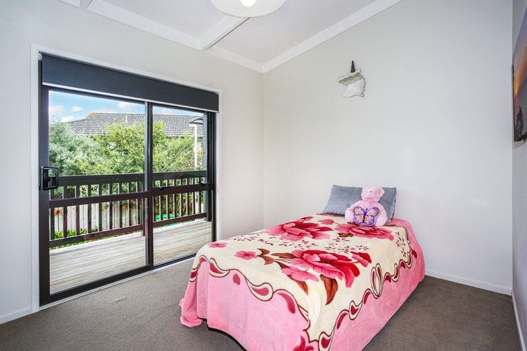 Photo of property in 11 Millen Place, Clarks Beach, 2122