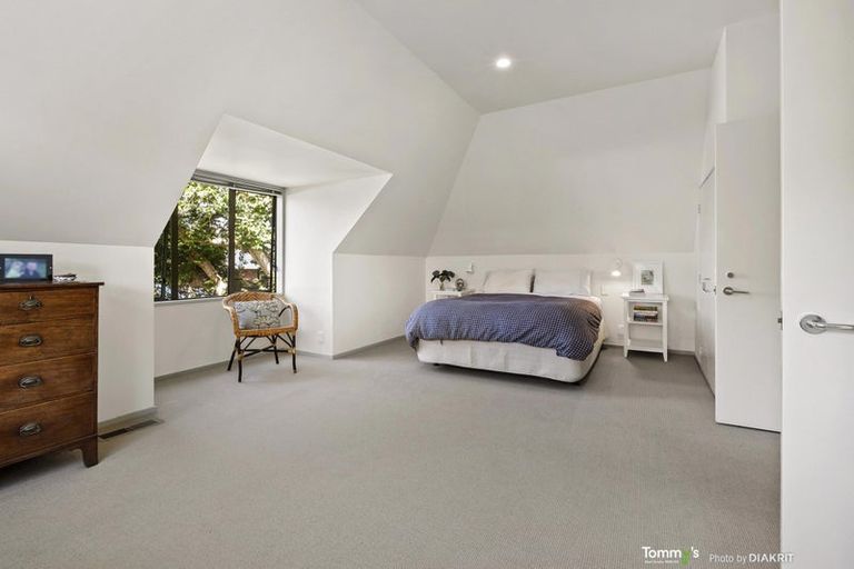 Photo of property in 15a Lower Watt Street, Wadestown, Wellington, 6012