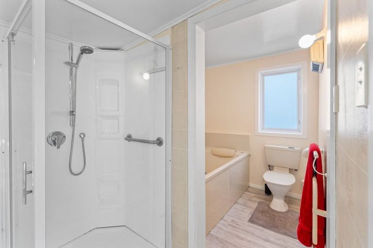 Photo of property in 20 Glen Road, Raumati South, Paraparaumu, 5032