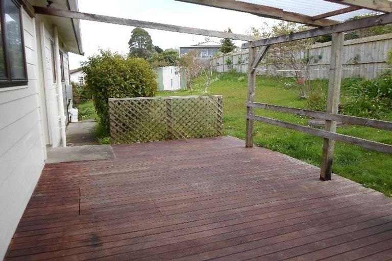 Photo of property in 1/7 Deverell Place, Northcross, Auckland, 0632