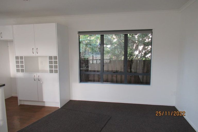 Photo of property in 27 Brougham Place, West Harbour, Auckland, 0618