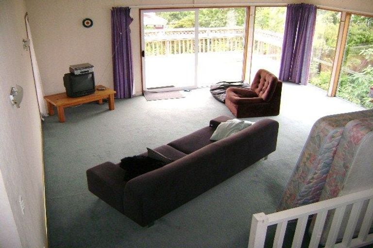 Photo of property in 635 Glenfield Road, Totara Vale, Auckland, 0629