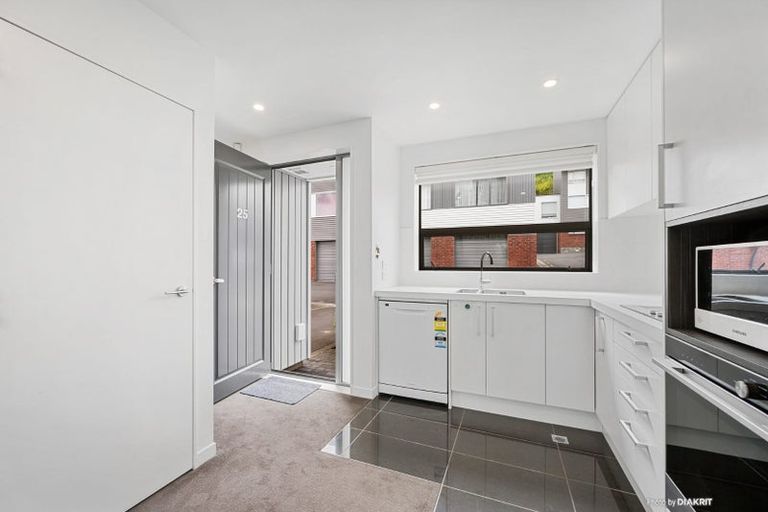 Photo of property in 25/31 Princess Terrace, Newtown, Wellington, 6021